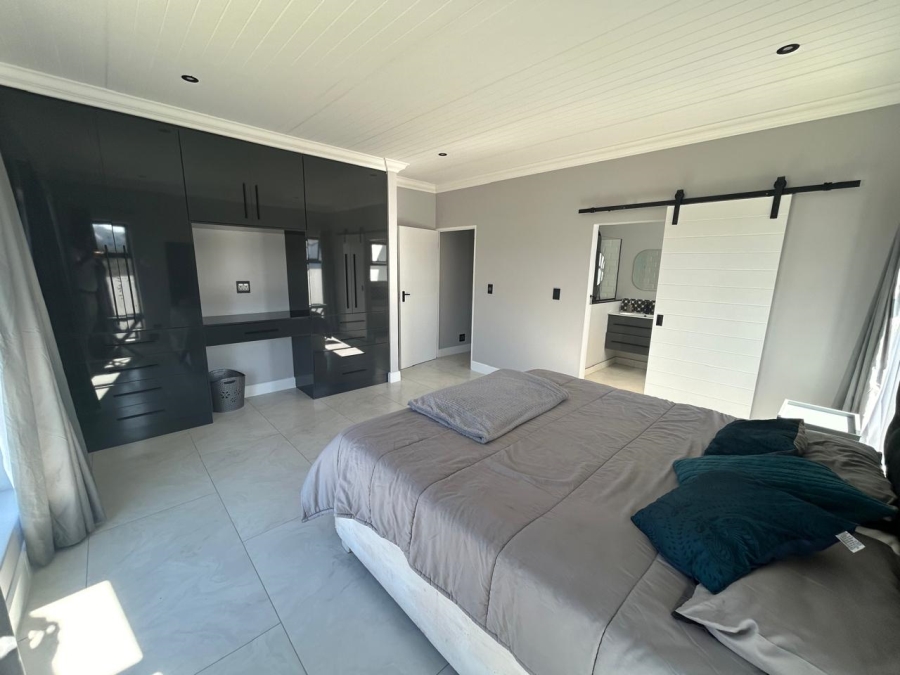 4 Bedroom Property for Sale in Shelley Point Western Cape